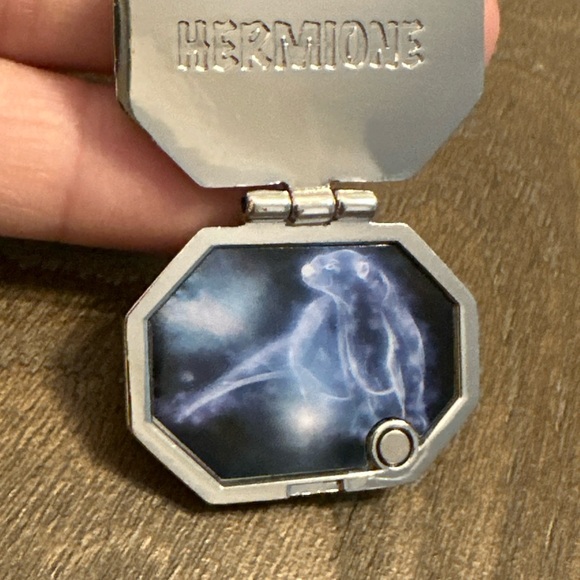Hermione‎ Patronus Expecto Patronum Harry Potter Enamel Pin Box Lunch Exclusive - Picture 3 of 6